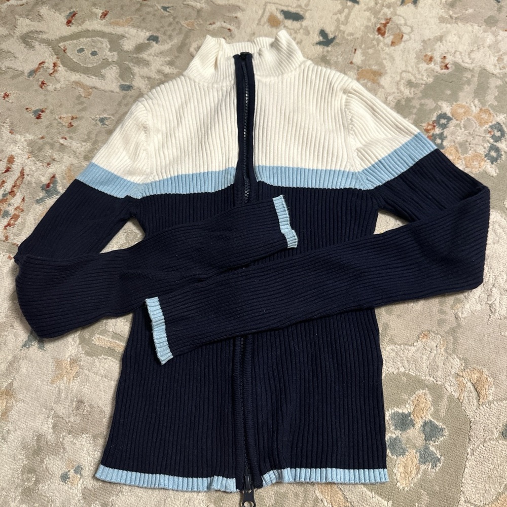 90s inspired zip up sweater